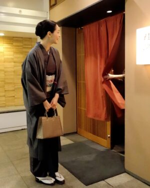 Ayako Kawahara Instagram - 清明
#kimono #春 #着物 #zaobagcollection