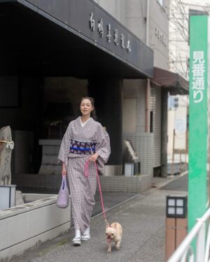 Ayako Kawahara Instagram - #tokyo #kimono #frenchbulldog #向島 #散歩  #フレブル #着物 #日常着物