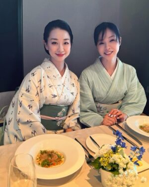 Ayako Kawahara Instagram - 海洋環境保護について学びました
#lamer #lamerblueheart #kimono #基礎化粧品 #着物