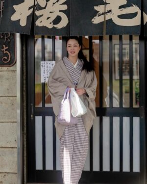 Ayako Kawahara Instagram - #mochi #sakura tokyo #kimono #河津桜 #桜餅 #着物 #日常着物