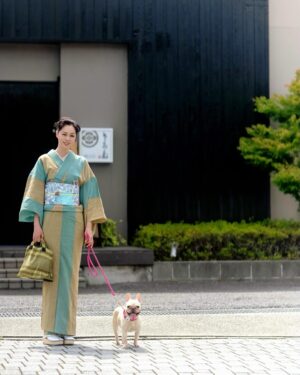 Ayako Kawahara Instagram - 成田界隈
#narita #chiba #temple #restaurant #frenchbulldog #kimono #成田市 #フレンチブルドッグ #フレブル #着物 #日常着物