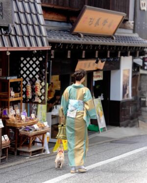 Ayako Kawahara Instagram - 成田界隈
#narita #chiba #temple #restaurant #frenchbulldog #kimono #成田市 #フレンチブルドッグ #フレブル #着物 #日常着物