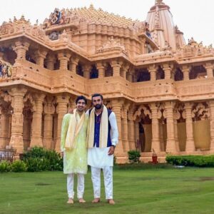 Ayan Mukerji Instagram - Somnath Temple 🕉💥
॥ श्री सोमेश्वराय ज्योतिर्लिड़ाय महारुद्राय नमः ॥

My Third Jyotirling Visit this year 🙏

Had told myself I would come here after Brahmāstra releases, and am so happy and energised that we made it here!

#gratitude
