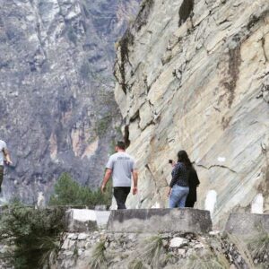 Ayan Mukerji Instagram - Recce ✨
The process of hunting for the locations of the movie... setting the story in the world out there... a bit like students on a school trip, a bit like explorers... long hours... long drives... and always, the movie keeps churning... The hunt for the Himalayan portion of Brahmāstra took us all over Uttarakhand, Himachal, Austria, Romania, Bulgaria, back to Himachal... This image ☝️ from the road to Malana... Everyone should take this drive 💥
#incredibleindia #locationdiaries #brahmastra