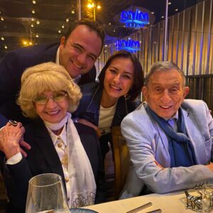 Ayça Bingöl Instagram - En genç dostlarım, öğretmenlerim, meslektaşlarım, canlarım @haldundormen  ve @goksel_kortay sizi çok seviyorum. İyi ki doğmuşsunuz. İyi ki hayatımın yapı taşlarından olmuşsunuz…Sağlıkla daha güzel günlere 🤍