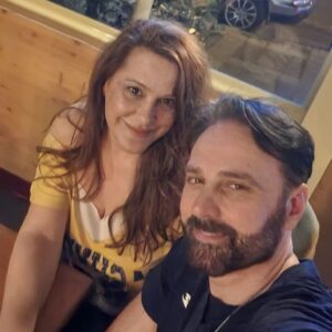 Ayça Mutlugil Instagram - Queen de masanın altında tabii ki 🤣