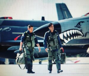 Ayça Mutlugil Instagram - Eşim Taner Ertürkler’in  başrol oynadığı yerli Top Gun “HÜR” 7 Mayısta yeni ücretsiz TRT dijital platformu TABİİ’de 👊 🇹🇷