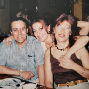 Ayça Mutlugil Instagram - Canlarım annem ve babamla #tbt ❤️