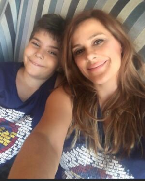 Ayça Mutlugil Instagram - Galibiyet şerefine bir nostalji fotosu koyalım bari  #tbt 💛 💙