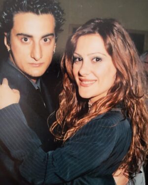 Ayça Mutlugil Instagram - Kardeşimle bir #tbt’miz olmasın mı? 😅 @evrenmutlugil 🤣🤣🤣🤣