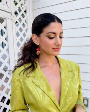 Ayden Mayeri Instagram - 🌿premiering now - this glorious suit i thrifted at a flea market in Tuscany while shooting Spin Me Round🕺🏻

🤍makeup: @allanface 
🤍hair: @matthewstylist
🐅 earrings: NinaFelice

#spinmeround #thrifting #vintage #slowfashion