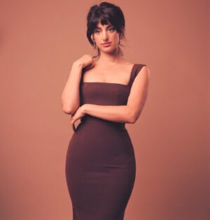 Ayden Mayeri Instagram - 🤎 

photography • @selashiloni 
styling • @andriamichellebush 
hair • @brianfisherhair 
makeup • @cedricjolivet 
dress • @alexperryofficial 
jewelry • @lagos_jewelry