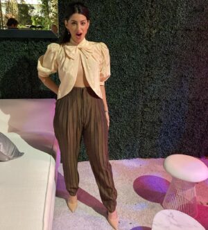 Ayden Mayeri Instagram - 🪩Thanks for having this sweaty dance cat at your party #mptf 🕺🏻

•vintage wardrobe & antique upcycled earrings by NinaFelice•

#vintage #sustainablefashion #slowfashion #greencarpet