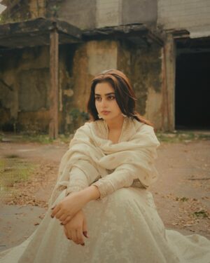 Ayesha Khan Instagram - Eid Mubarak🌙
Wearing @asbaabofficial 
Captured by- @fokuscreations
