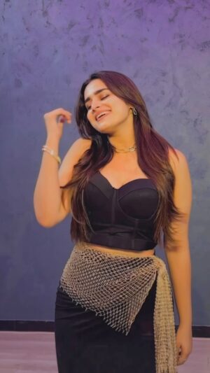 Ayesha Khan Instagram - Zaalima🔪🔥
.
.
#ayeshakhan #reelsinstagram #foryou #dance