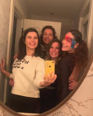 Ayfer Dönmez Instagram - Belçiiiiiiiiiim bütün renklerini sevdiğim, iyi ki doğdun canımın içi!! 💜🦄🌈