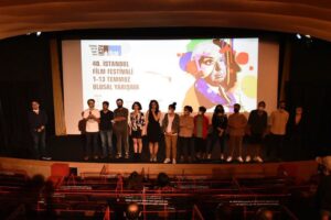 Ayfer Dönmez Instagram - Dün akşam Yeniden Leyla’yı ilk kez seyirciyle birlikte izledik. İstanbul film festivaline ve bu heyecanı bizle paylaşan herkese teşekkür ederiz. Bir buçuk yıl pandemi arasından sonra tekrar sinemayı sinemada izlemek harika! 🤍🎭🎥
#yaşasınsinema #ulusalyarışma #istanbulfilmfestivali #yenidenleyla