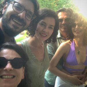 Ayfer Dönmez Instagram - Haziranı bu tatlı haftasonuyla çok sevdiklerimle bitirirken.. 🙏🏻 🎂 ❤️🥂🌈 #bff #love #joy 

Temmuz İstanbul film festivali ulusal yarışma heyecanıyla geliyordu.. #yenidenleyla 🎥🎭🙏🏻🤍