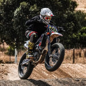 Ayisha Issa Instagram - Yup! Thats me...I bet you're wondering how I ended up in this situation...it's a long story 🙄😌😁😏

📸: @gianni_borgiotti 
.
.
.
.
.
.
.
.
#motocrosslife #motorcycle #dirtbike #motocross #supercross #girlrider #flatrack #royalendfield #hondacbx #deserted #motorsport #bikelife #blackgirlride
