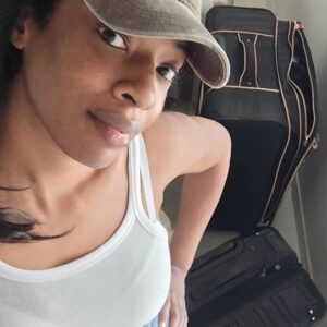 Ayisha Issa Instagram - The monent you realise you just spent  time packing up and moving  a bunch of stuff you don't use or need is humbling...

#renovation #renovationvlog #DIY