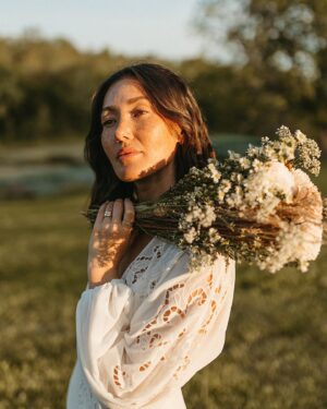 Aylya Marzolf Instagram - Just a sneak peek 👰🏻‍♀️

#weddingdayphotography #wegotmarried #sneekpeek