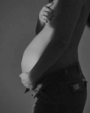 Aylya Marzolf Instagram - New curves & kicks. 

Baby & photos by @dirkmai 😋