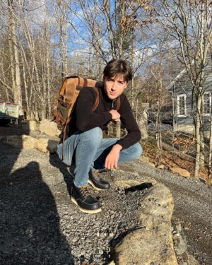 Aymeric Jett Montaz Instagram - @redwingheritage has always been my go to boots for comfort and quality ❤️ I love you guys 🥰 and they are perfectly matched with my @charles_f_stead bag😎