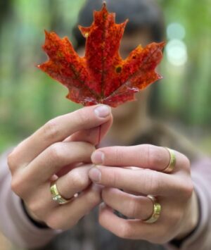 Aymeric Jett Montaz Instagram - Supporting your local indigenous brand🤍 @starlightfurs look at this leaf I found! @angarajewelry @daytonboots