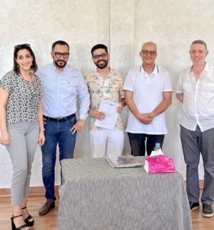Ayoub Abounnasr Instagram - الحمدلله….
من مناقشة بحث الماستر بعنوان " الممثل الواحد بين التشخيص و السرد : ستوريتيلينغ نموذجا " بماستر الدراسات المسرحية بالمحمدية تحت اشراف د. منير السرحاني , في مناقشة البحت د.احمد توبة منسق الماستر و د.امل بنويس و د.اولاد علا محمد