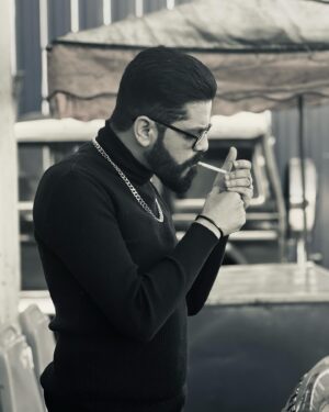 Ayoub Abounnasr Instagram - يوم الاثنين و الاربعاء الحلقة الاولى و الثانية لمسلسل " جنيّن " 
من اخراج @drissroukhe 
انتاج @disconnected_prod , @nokrykhalid_officiel 
@hanane.rida 
@yassarlemghar 
@ilhameelalami 
@salmasalaheddine 
@fatimazahraqanboua_ 
@souad_hassan_officiel 
@kafi8603 
@elomari_kenza 
@yousrabouhmouch 
@sarafarissofficiel 
@hajarmasdouki.officiel 
@saidabaaddi_officiel 
@tamtaouihasna 
@kamal.haimoud 
@seddik_mekouar 
@nafykenza 
@imanetadaout 

#jniyen #abounnasr #maroc #casablanca #happy #instagram #photo #serie #cinema #theatre