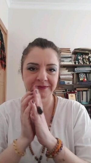 Ayşe Burcu Eren Instagram - Kalpten bağ kurduğunda; değil yalnız, çok (fazla) hissedeceksin.❤️🦋

#sevgi #aşk #ilişki #psikoloji #yalnızlık #kalp #bağkurmak
