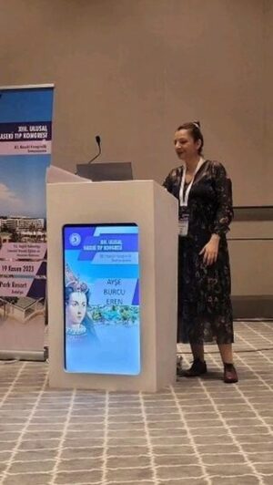 Ayşe Burcu Eren Instagram - XII. Ulusal Haseki Tıp.Kongresi - Hemşirelik Sempozyumu- İletişimde Motivasyon konulu eğitimle, bir dolu yürekle muhteşem saatler geçirdim.

Hemşirelik mesleğinin olmazsa olmazı olan, insan sevgisini ve motivatörlerimizi konuştuk.

Oldukça eğlenceli bu saatler sonunda,  nazik davetleri için tüm @hasekigunleri ailesine teşekkür ederim.