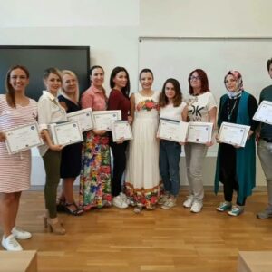 Ayşe Burcu Eren Instagram - Tırtıldan kelebeklere dönüşen güzel çekirgelerim.🎈

🧩Kişisel Gelişim Profesyoneli olmak için çıktığınız yolun ilk adımı kendi iç dünyanız olacaktır.

🧩Zira kendi farkındalığınızı fark etmeden, bir diğerine ayna olamazsınız.
Ayşe Burcu Eren 

#profesyonelkoçluk #profesyonelbilişselkoçluk #icftürkiye #associationforcoaching #nlptrainer #yaşamkoçluğu #kişiselgelişim #nlpmasterpractitioner 
#kuantumpractitioner #kuantumdönüşüm #kuantumenerji #motivasyon #farkındalık #psikoloji
#hipnoz #hipnozuygulayıcı #tbt❤️