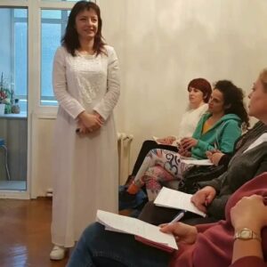 Ayşe Burcu Eren Instagram - Düşünce nereye giderse enerji oraya gider. Bir şeyi çoğaltmak istiyorsanız, onun düşüncesini çoğaltmalısınız. 

Evrendeki her şey enerjidir. Bu enerjinin dalgaları, bu dalgaların ise bir frekansı yani titreşimi vardır. 

Biz, her düşüncemizle bir titreşim yaratırız. Bu titreşimleri hangi yönde çoğaltacağımız ise bizim elimizdedir.

Şimdi lütfen hayatınızda neyi çoğaltmak istediğinize odaklanın.

Ve fark edin! 

Neyi aslında ne de çok düşünüyorsunuz? 

Peki şimdi neyi fark ettin?

Belki de olmasını en çok istediğin şeyin, aksine düşünceler üretiyor olabilirsin?

Tekrar odaklan!
Şimdi yaşamında neyi çoğaltmak istediğini detaylandırmaya başla.

Zihnin sana oyunlar oynamaya başladı değil mi?
Normal.😇

Kendini rahat ettireceğin ya da odaklanabileceğin bir ortam yarat. 
Şimdi tekrar dene...
Ve seyret düşüncelerini.

Ne olup bittiğini de benimle paylaş.
Gel birlikte oluşturalım bu güzel hayalini.

#düşünce #düşüncegücü #düşüncegücüyletedavi #hayaller #hareketegeç #psikoloji #motivasyonsözleri #motivation #farkındalık #quantum #kuantum #kuantumdönüşüm #kuantumenerji 

Görseller: 2018 Bolluk Bereket Semineri'nden...