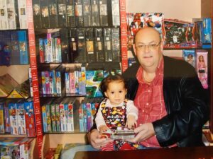 Ayşe Erbulak Instagram - Çok sevgili Willy,
Bugün sen bizi bırakıp gideli 15 yıl oldu.
Sen bu dünyaya insan kılığında gelen bir melektin ve çok erken de olsa diğer meleklere kavuştun.
Seni özlüyoruz…

Kjære Willy,
I dag er det 15 år siden du forlot oss.
Du var en engel som kom til denne verden i menneskelig form og du ble gjenforent med andre engler, om enn veldig tidlig.
Vi savner deg…