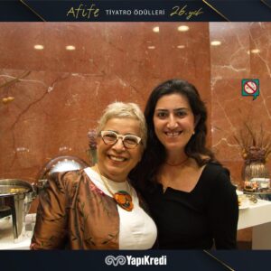 Ayşe Erbulak Instagram - Yarısında dahil olduğum çokça keyif aldığım çok önemli bir oluşumun sonuna yaklaştık:)) Bu işin kaybedeni yok, herkes kazandı. 12 dalda ilk 5 adayı belirledik. Herkese hayırlı uğurlu olsun.
En başta AFİFE adını yaşatan Haldun Dormen’e, Bu organizasyonda emek harcayan tüm jüri üyelerine, Afife Team ve BlueChip ekibine, oylamayı teknik olarak aksaksız götüren YKB bilgi işlem ekibine, toplantılardaki ikramları sağlayan tüm ekibe, Kısacası bu organizasyona dokunan herkese, Yaklaşık 200 adet oyunun tüm ekiplerine teşekkür etmeden geçemeyeceğim.
@yapikrediafifetiyatroodulleri 
@haldundormen @merihtangun