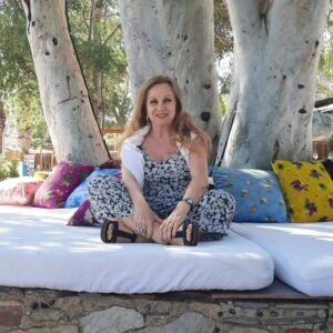 Ayşen İnci Instagram - Bodrum turnesinden keyifli bir mola anı.