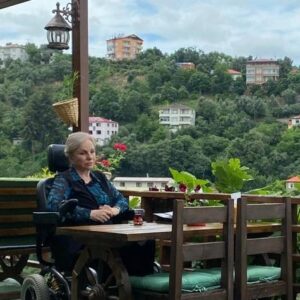 Ayşen İnci Instagram - Trabzon Bana Maviyi Anlat setinden bir anı.