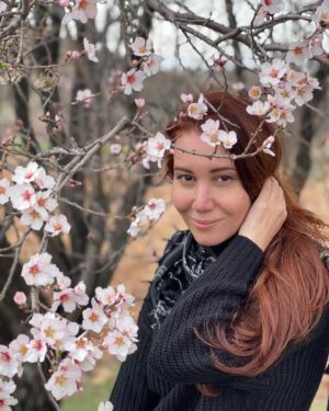Aysun Metiner Instagram - Çok sevdiğim badem ağacının çiçekleri tacım oldu bugün...💕