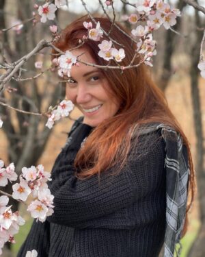 Aysun Metiner Instagram - Çok sevdiğim badem ağacının çiçekleri tacım oldu bugün...💕