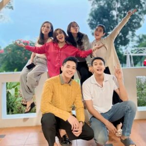 Ayu Inten Instagram - Nantikan kami ya ,Seruuu pokoknyaa 🎬🤗🤍
@ftvsctv.terbaru_  @aurorafilm_ftv @aurorafilm_ftv @otoywitoyo

Ada @nicho.bryant juga tp nga foto bareng ihh..
#ftvsctv #aurorafilm #ftv #sctv #comingsoon