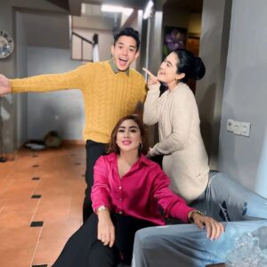Ayu Inten Instagram - Nantikan kami ya ,Seruuu pokoknyaa 🎬🤗🤍
@ftvsctv.terbaru_  @aurorafilm_ftv @aurorafilm_ftv @otoywitoyo

Ada @nicho.bryant juga tp nga foto bareng ihh..
#ftvsctv #aurorafilm #ftv #sctv #comingsoon