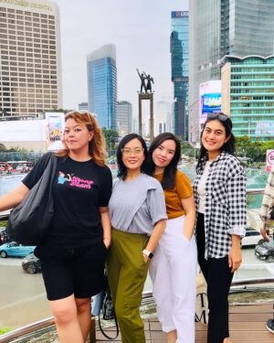 Ayu Inten Instagram - Turis Mode ON 🤍🖤
With the mamaks gym : @verell16 @dhewy_christina @santa.sinulingga 

#jakarta #bundaranhi #mamadayout #strolingaround #jakartanow #mrtjakarta