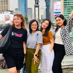 Ayu Inten Instagram - Turis Mode ON 🤍🖤
With the mamaks gym : @verell16 @dhewy_christina @santa.sinulingga 

#jakarta #bundaranhi #mamadayout #strolingaround #jakartanow #mrtjakarta