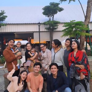 Ayu Inten Instagram - Syuting kali ini berasa piknik Santai,ketawa2 ,ada bayik2 ucull , ngebakso bareng pokoknya happy bgt Makasii yaa kalian 🩷
@ikadihardjoo @qausarhy @kathyindera @ryan.bakri @erlinsarintan @finnbramasta @masayuclara @jasmineelfirabs @haikalmuhammad19 

#setlife #ftvngetop #ftvsctv #starvision #comingsoon #workingwithfun #happymoment