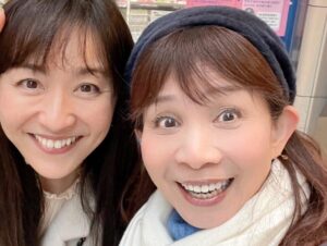 Ayumi Shigemori Instagram - ⭐︎
ずーっとお会いしたかった
山野さと子さん（@satoko_yamano_singer）

初めまして！でしたので、緊張しながらお店に入ったら✨✨あたたか〜い笑顔で迎えて下さり、初対面とは思えないほど楽しい時間を過ごさせていただきました☺️

#山野さと子 さんは
#童謡#アニメソング#ドラえもん#主題歌 等々 幅広いジャンルでご活躍！
とにかく#可愛い が沢山の方です♡