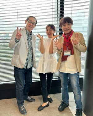 Ayumi Shigemori Instagram - ⭐︎
11/10(日)に行われる『寛仁親王牌 童謡こどもの歌コンクール』の審査委員総会がありました。
今年もグランプリ大会の審査委員を務めさせていただきます。
応募されている皆様、今年も楽しみにしています♪
総会後に
#審査委員長#早川史郎 先生
#審査委員#坂田おさむ お兄さん
と記念撮影を！
早川先生もおさむお兄さんもとてもお若く、いつもオシャレなのです✨