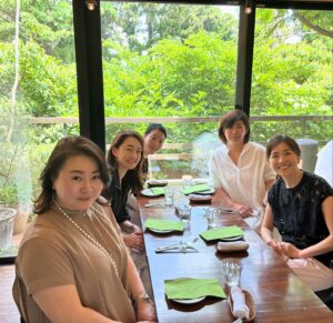 Ayumi Shigemori Instagram - ⭐︎
長男の（幼稚園の時の）ママ友と鎌倉へ。
明月院は紫陽花が綺麗でした💜

#鎌倉#明月院#あじさい寺
#ママ友#ずっと仲良くしてくれて#ありがとう
#ランチ#全て美味しかったです😋
