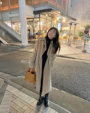 Ayumi Shigemori Instagram - ⭐︎
30年くらい前からお世話になっているお寿司屋さん
『まつ勘』@sushiyano.matsukan

大将の小松さんと📷
（3枚目）小松さんご夫婦
（4枚目）大埜さん、かがつめさん

#お寿司#まつ勘#まつ勘麻布十番店