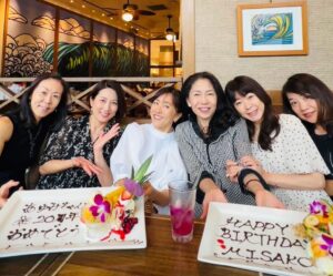 Ayumi Shigemori Instagram - ⭐︎
昨日はバイオリニスト石川綾子さんのバースデースペシャルLIVEに友人達と伺いました。
その前に軽食をしたのですが、最後になんとサプライズがあり、友人のバースデーと私もママ歴20周年のお祝いをしていただき
優しく温かい気持ちに胸が熱くなりました🥹

初めてのbillboardは大人の雰囲気でカッコよく、舞台と客席も近くて、とても贅沢な時間でしたよ！石川綾子さんの演奏はダイナミックで、お客様の🩷を掴み、私もすっかり大ファンになりました😍

#billboard#ビルボード#桜木町
#石川綾子 さん#バイオリニスト
#サプライズ#ありがとう🫶